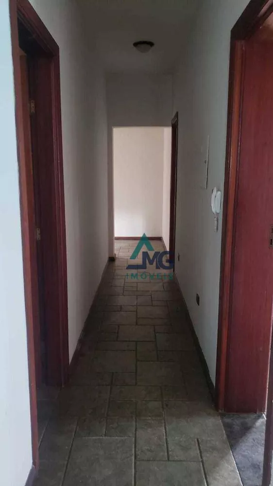 Casa à venda com 4 quartos, 192m² - Foto 2