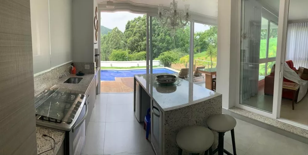 Casa de Condomínio à venda com 3 quartos, 400m² - Foto 1