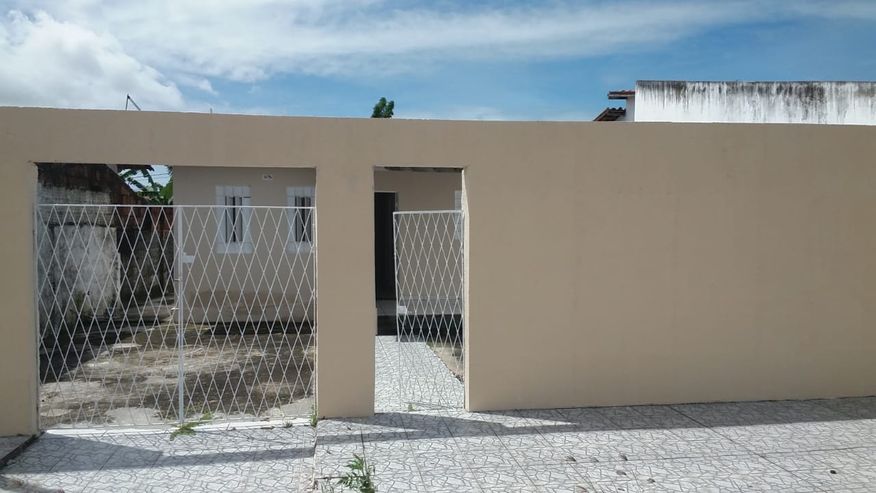 Casa à venda com 2 quartos, 70m² - Foto 1