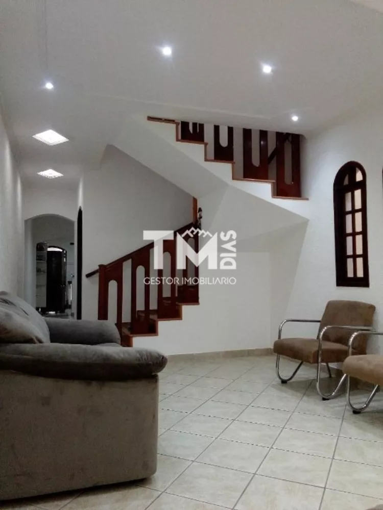 Sobrado à venda com 3 quartos, 214m² - Foto 1