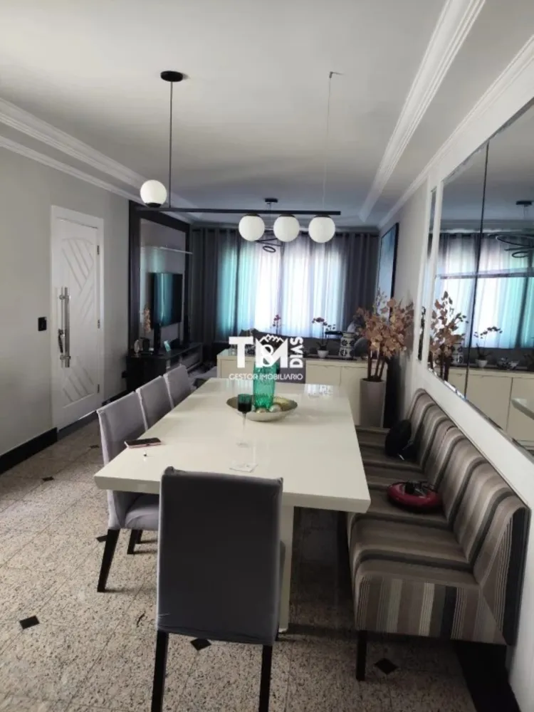Sobrado, 3 quartos, 338 m² - Foto 1