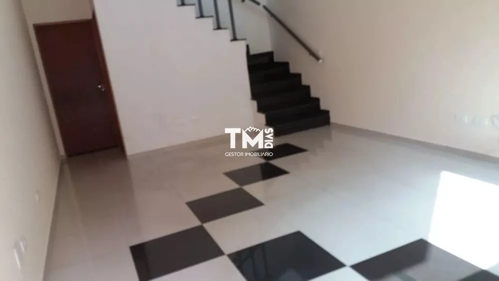 Sobrado para alugar com 3 quartos, 140m² - Foto 1