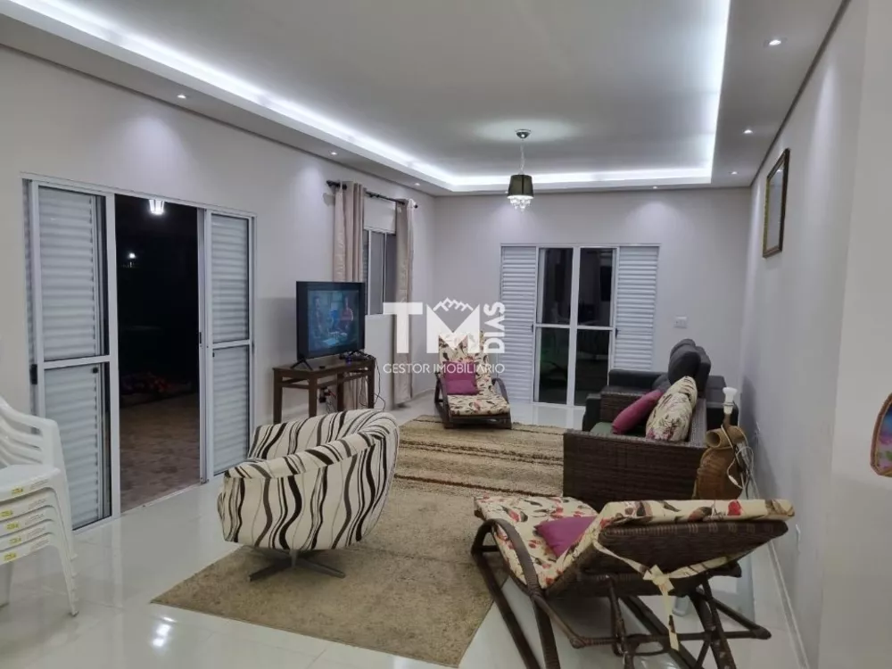 Fazenda à venda com 3 quartos, 350m² - Foto 1