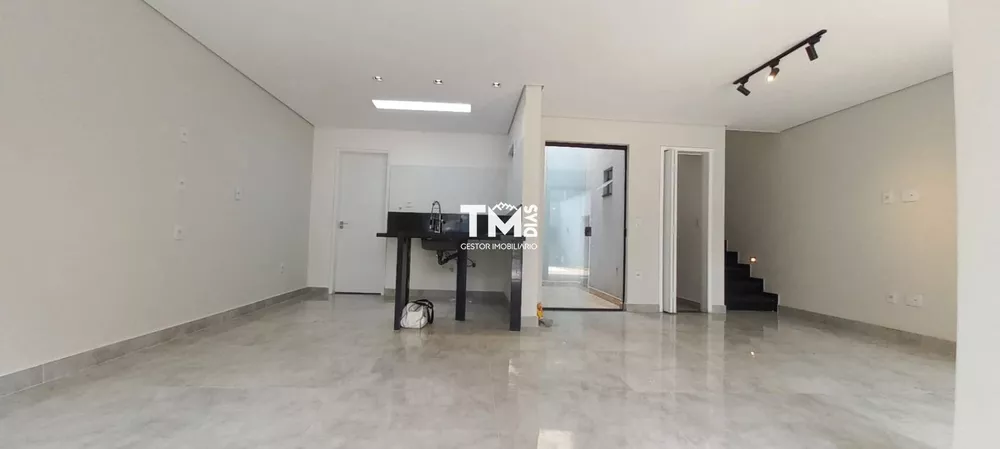 Sobrado à venda com 3 quartos, 135m² - Foto 2