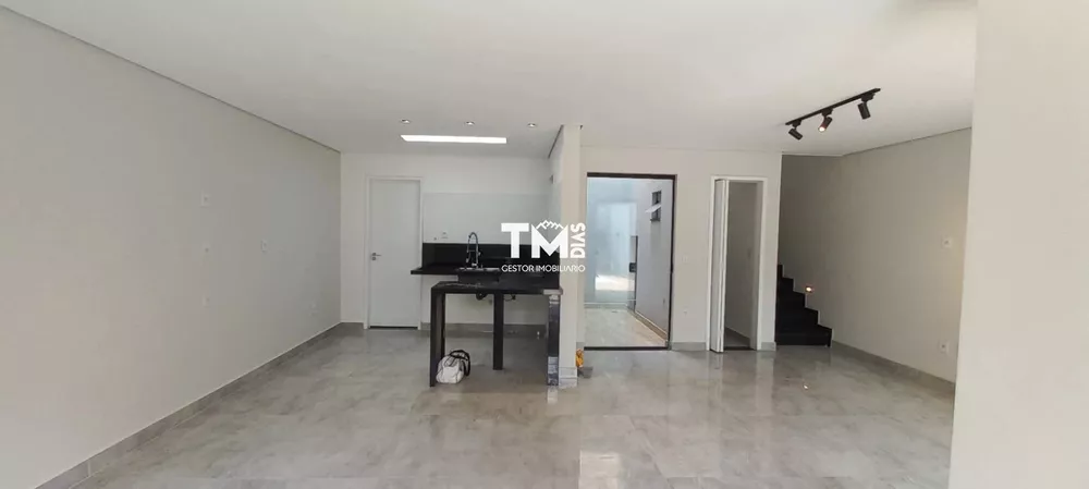 Sobrado à venda com 3 quartos, 135m² - Foto 1