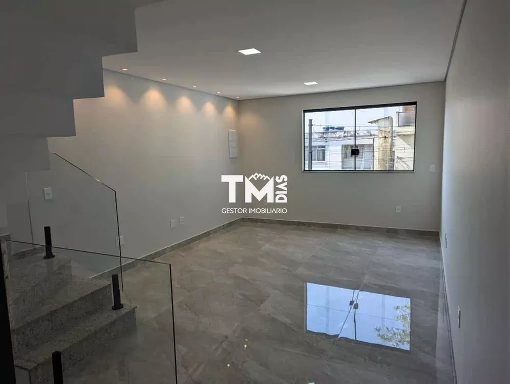 Sobrado à venda com 3 quartos, 150m² - Foto 1