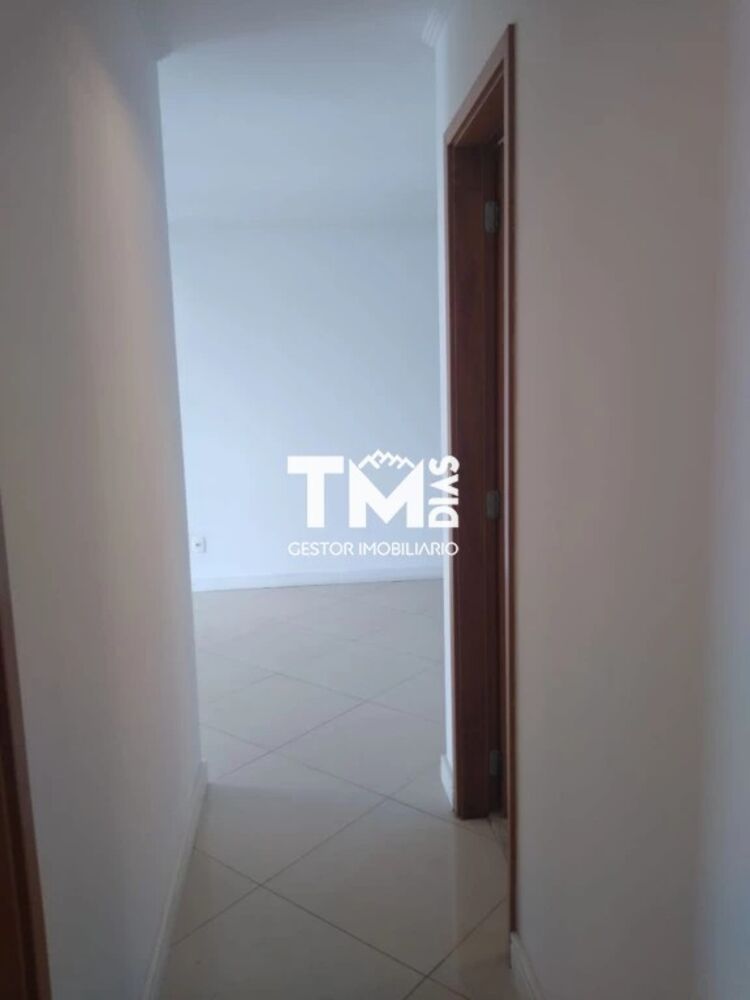 Apartamento à venda com 2 quartos, 64m² - Foto 2