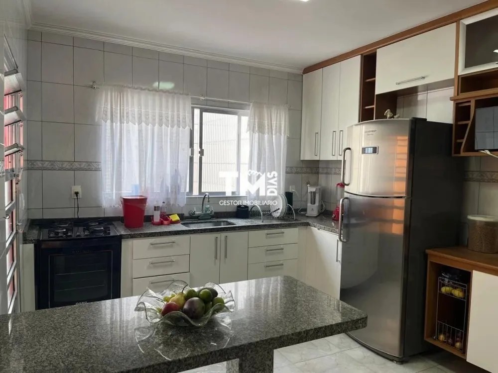 Sobrado, 3 quartos, 240 m² - Foto 1