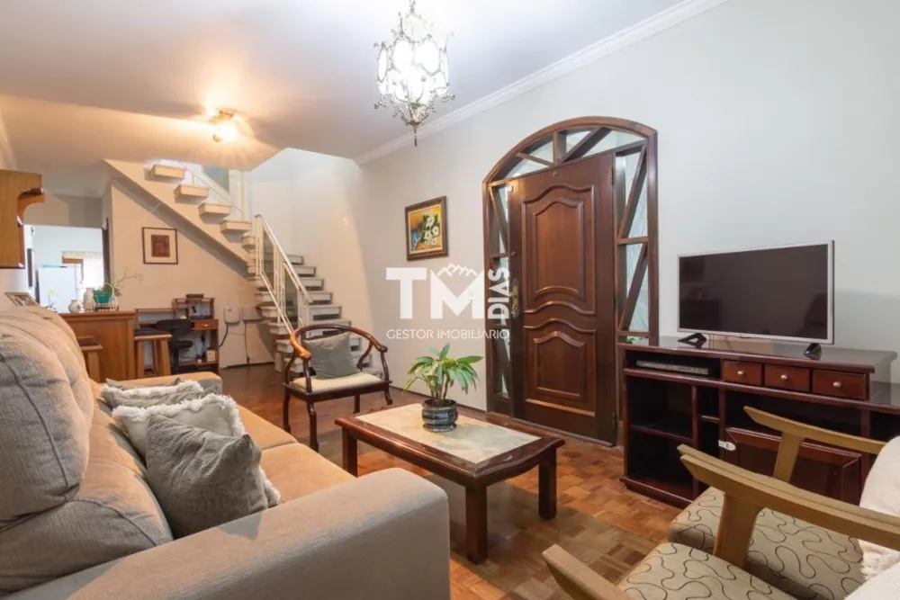 Sobrado à venda com 3 quartos, 190m² - Foto 1