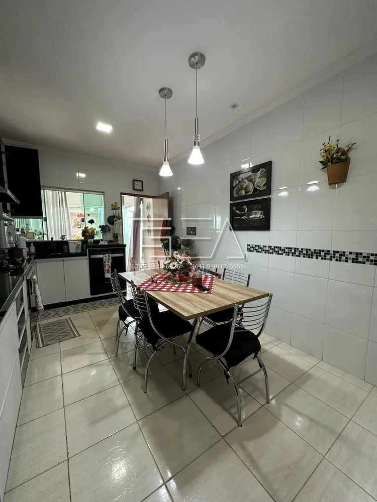 Casa, 4 quartos, 240 m² - Foto 1