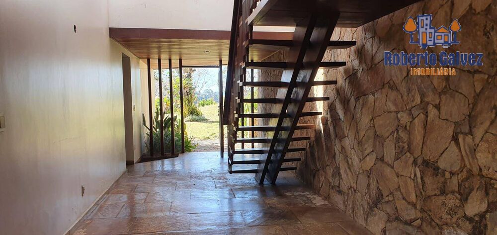 Casa à venda com 4 quartos, 376m² - Foto 2
