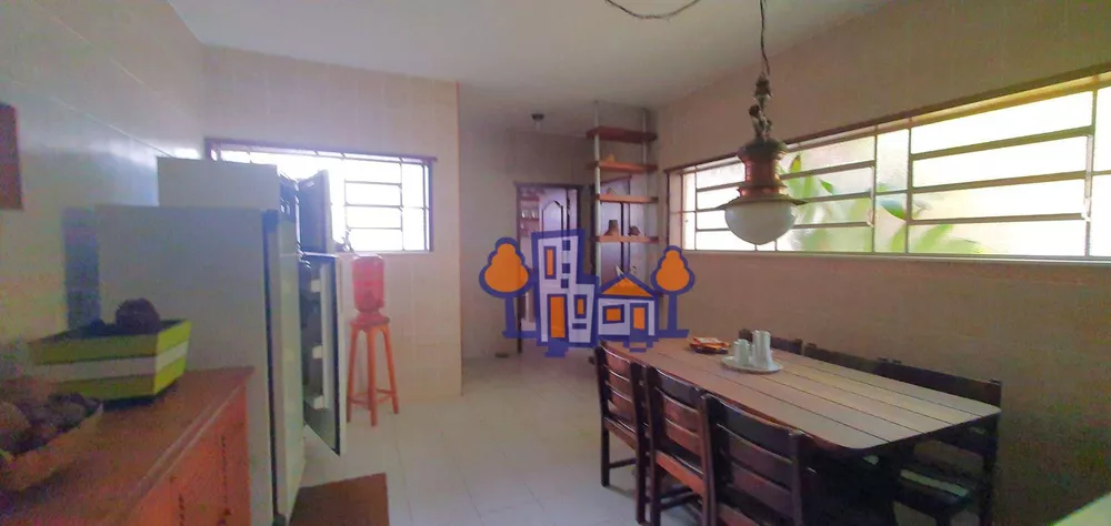 Casa, 3 quartos, 234 m² - Foto 1