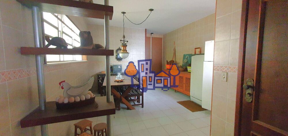 Casa à venda com 3 quartos, 234m² - Foto 3