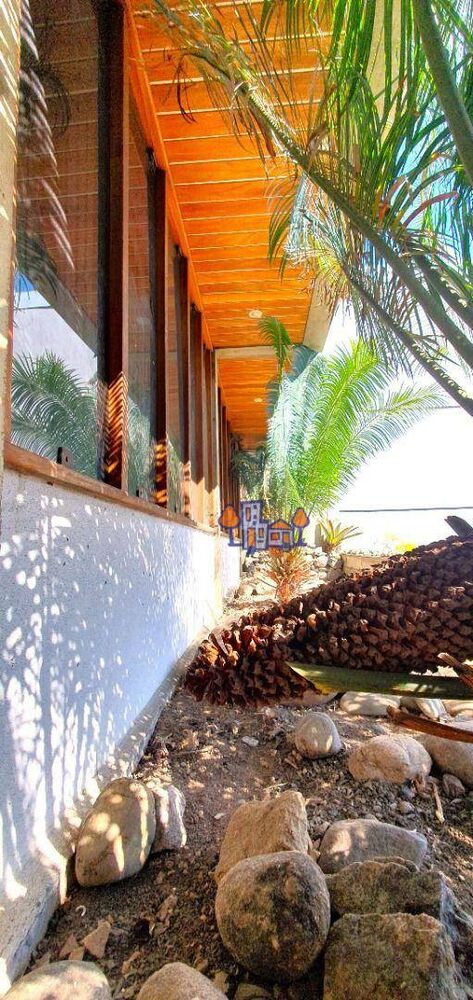 Casa à venda com 3 quartos, 234m² - Foto 1