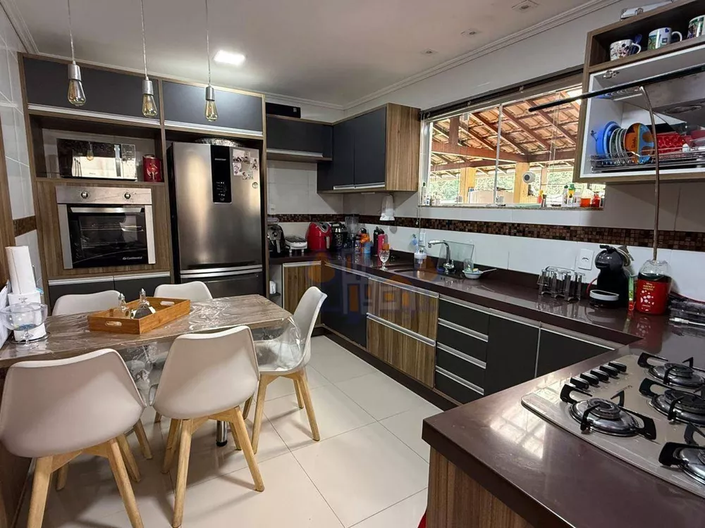 Casa, 3 quartos, 174 m² - Foto 2
