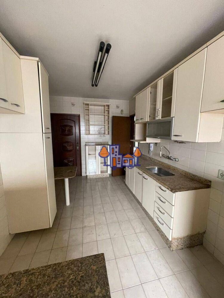 Apartamento à venda com 3 quartos, 193m² - Foto 4