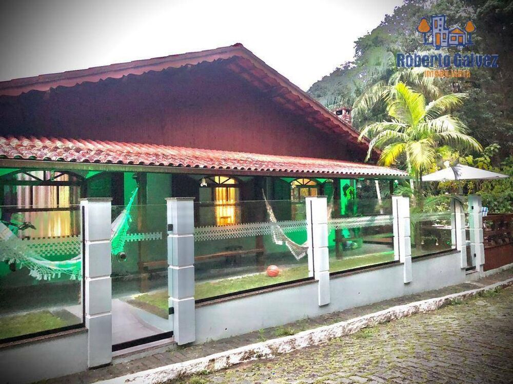 Casa de Condomínio à venda com 3 quartos, 270m² - Foto 1