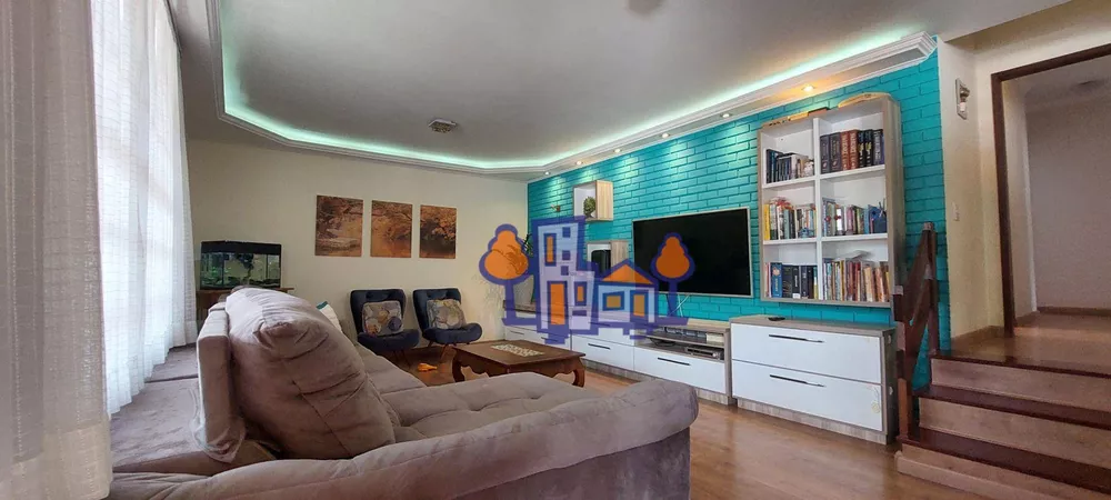 Casa, 3 quartos, 211 m² - Foto 1