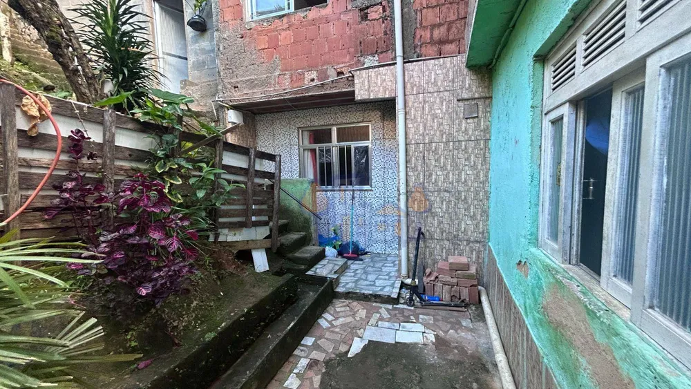 Casa, 6 quartos, 130 m² - Foto 1