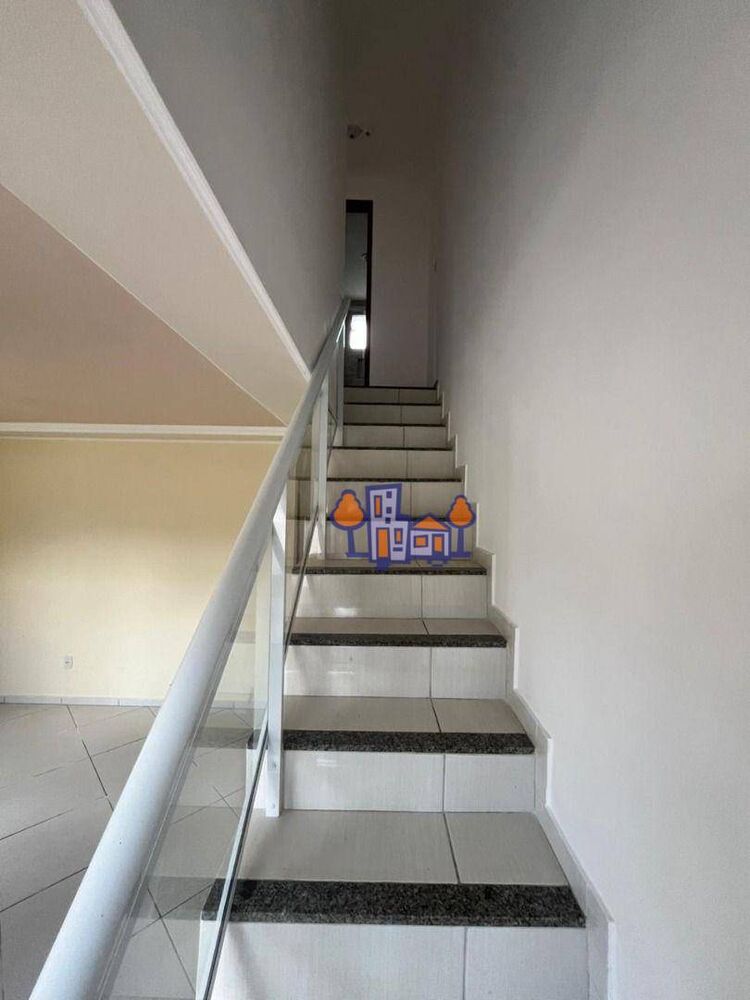 Casa à venda com 2 quartos, 71m² - Foto 2
