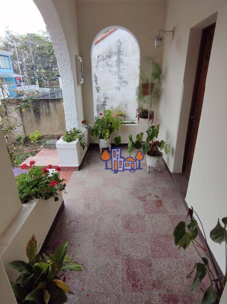 Casa à venda com 4 quartos, 245m² - Foto 3