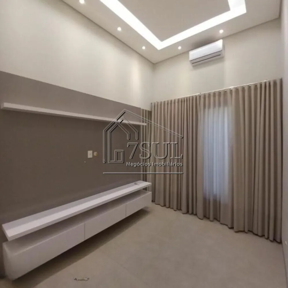 Casa, 3 quartos, 211 m² - Foto 1