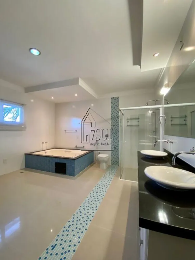 Casa, 5 quartos, 404 m² - Foto 1
