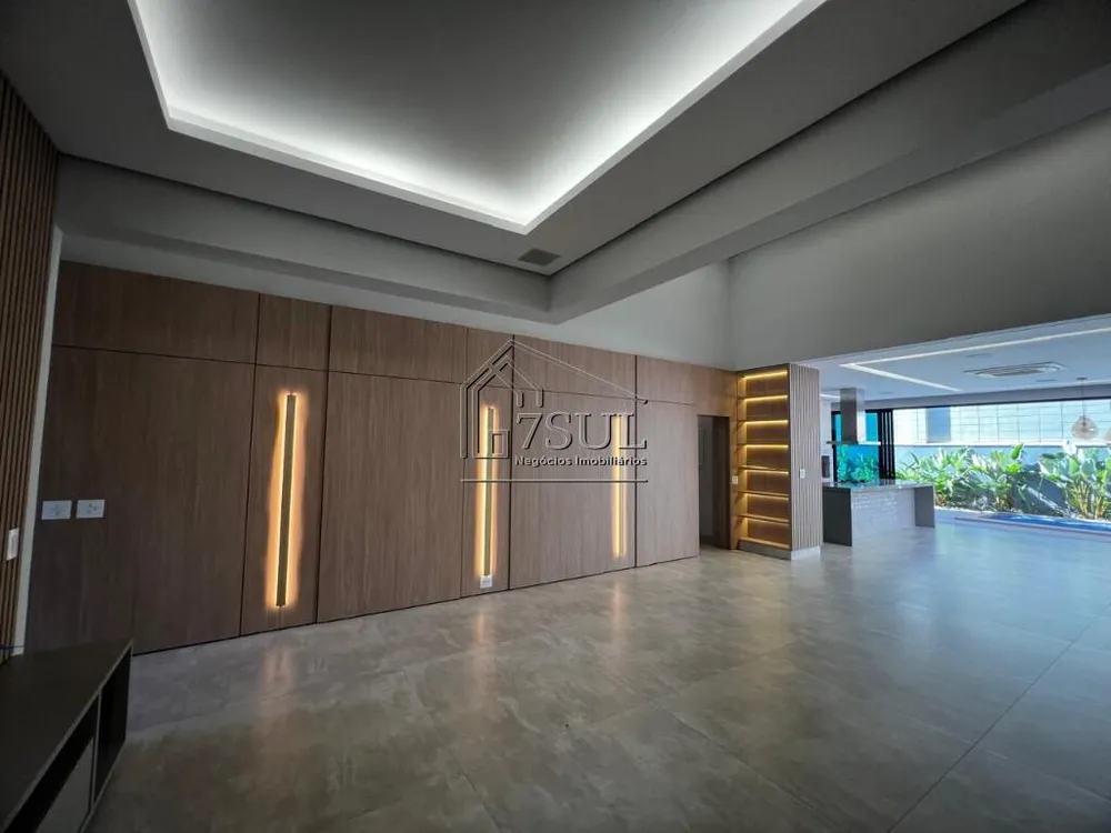 Casa, 4 quartos, 270 m² - Foto 1