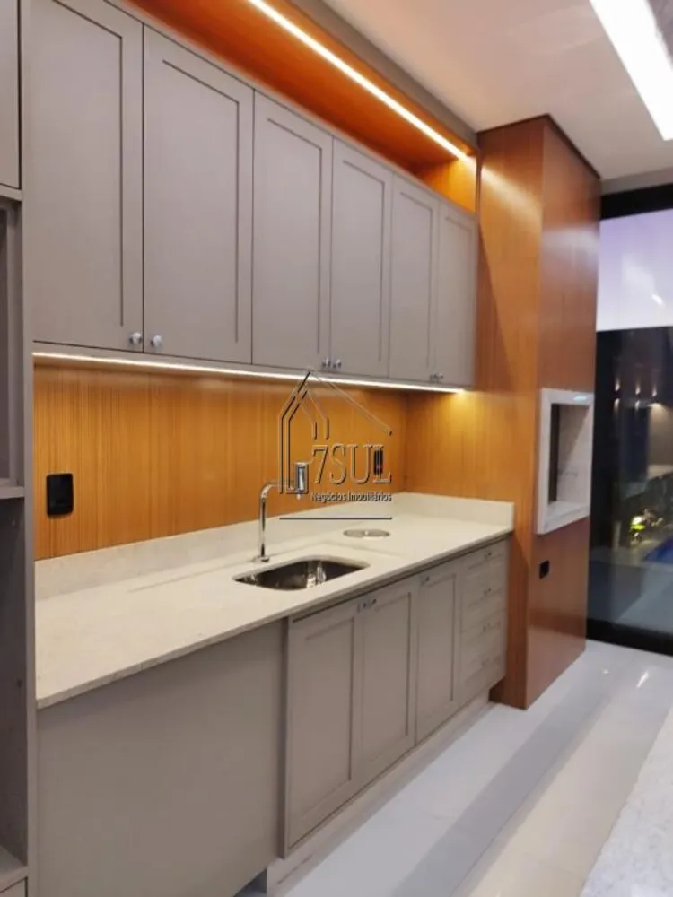 Casa, 3 quartos, 225 m² - Foto 1