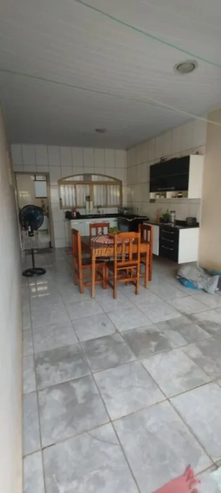 Casa, 3 quartos, 245 m² - Foto 1