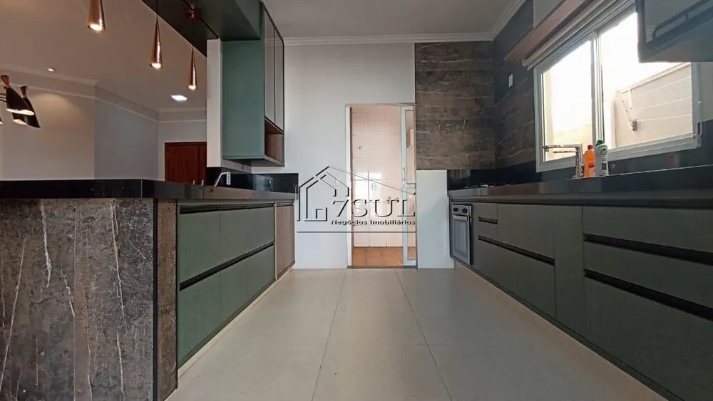Casa, 3 quartos, 270 m² - Foto 2
