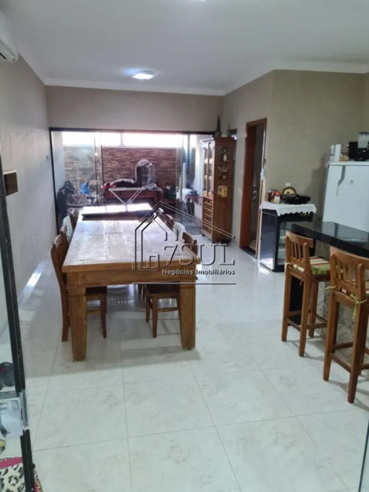 Casa, 3 quartos, 206 m² - Foto 3
