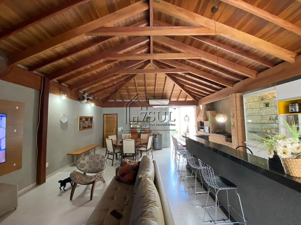 Casa, 3 quartos, 235 m² - Foto 4