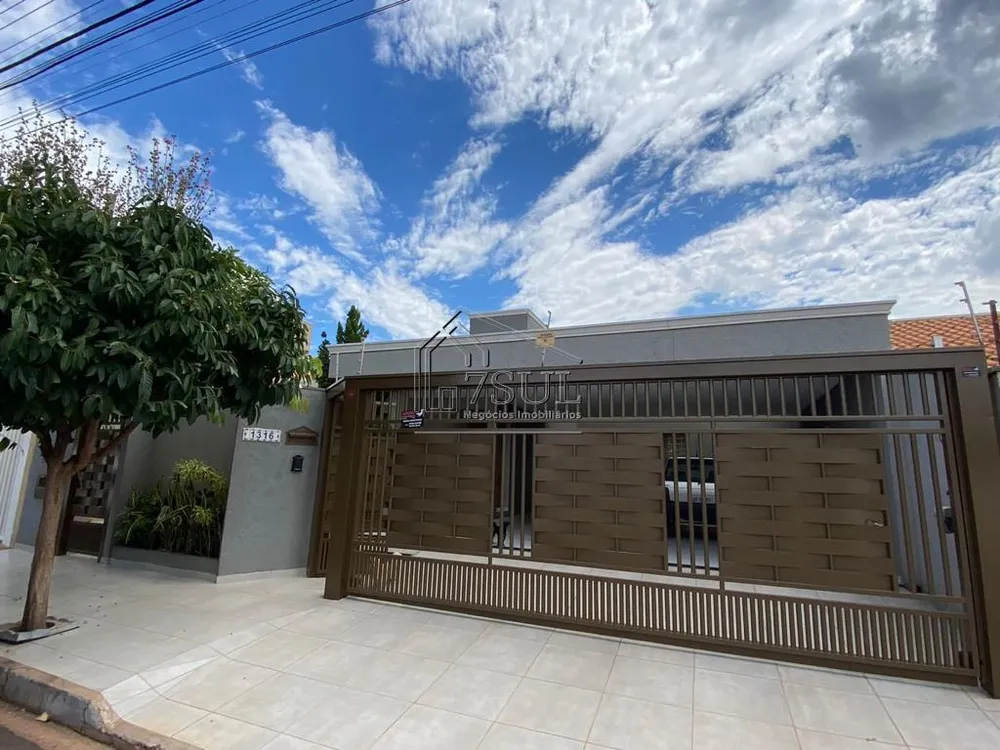 Casa, 3 quartos, 235 m² - Foto 1