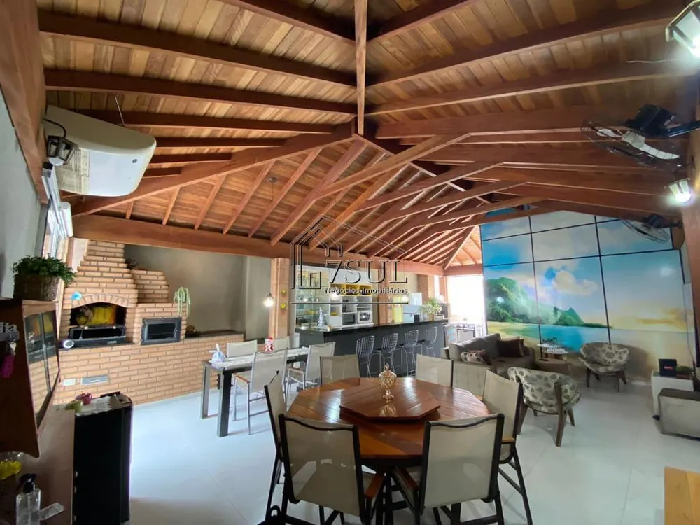 Casa, 3 quartos, 235 m² - Foto 3