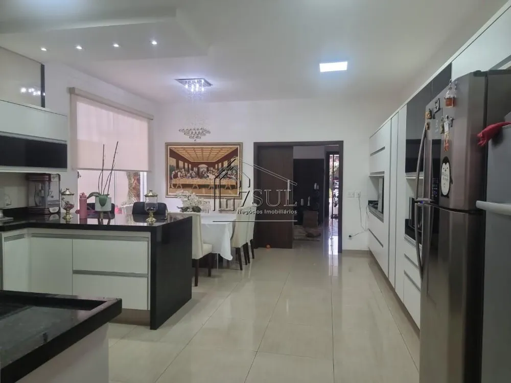 Casa, 3 quartos, 243 m² - Foto 2