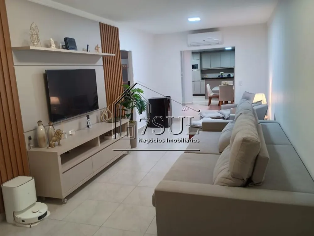 Casa, 3 quartos, 211 m² - Foto 1