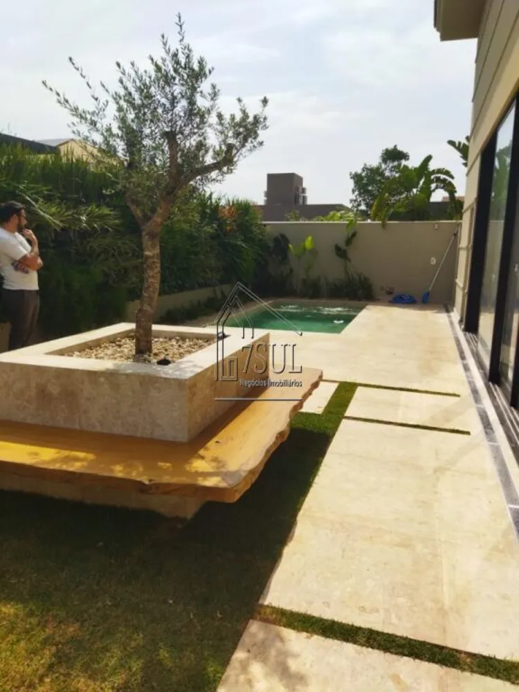 Casa, 4 quartos, 305 m² - Foto 1