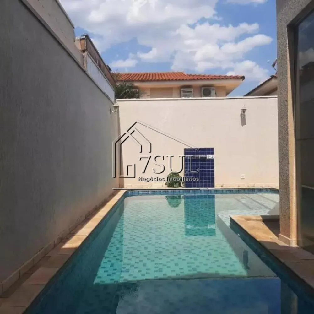 Casa, 4 quartos, 240 m² - Foto 1