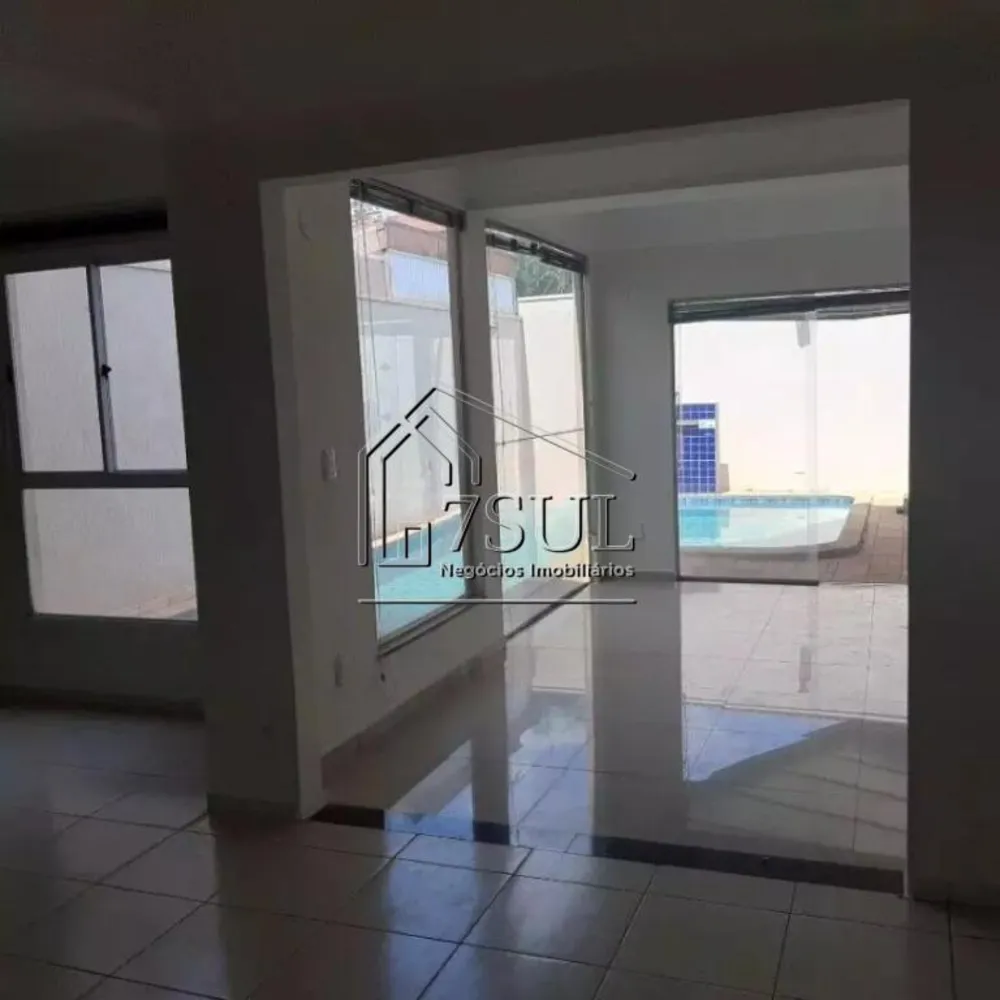 Casa, 4 quartos, 240 m² - Foto 3