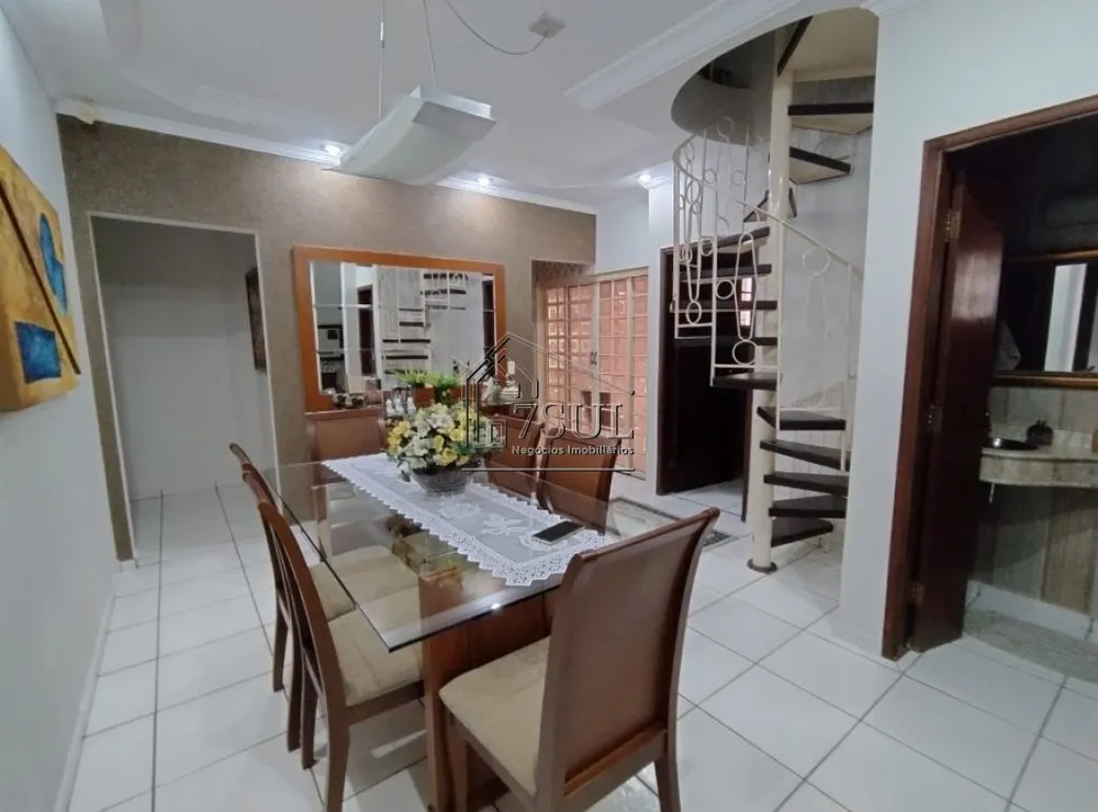 Casa, 4 quartos, 217 m² - Foto 3