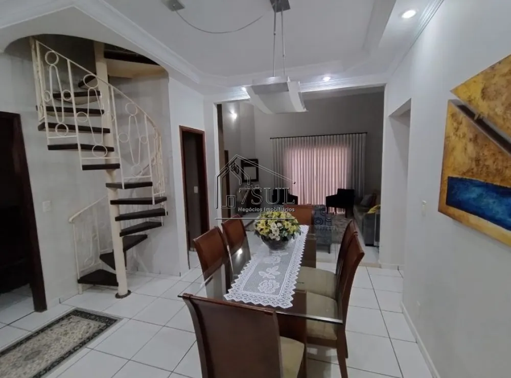 Casa, 4 quartos, 217 m² - Foto 2