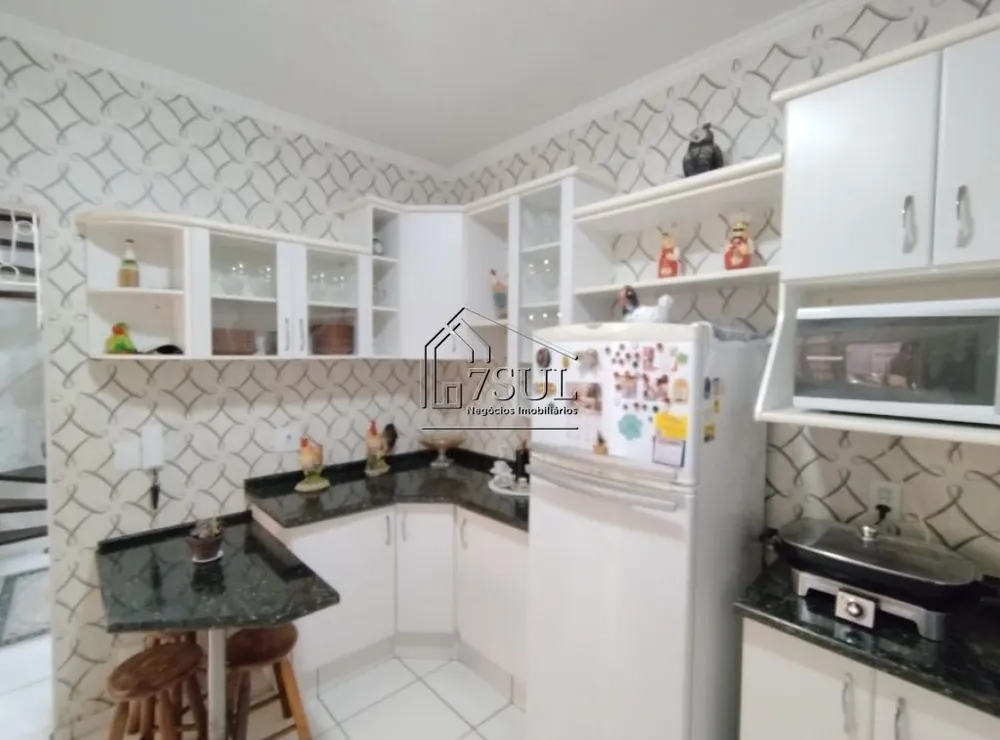 Casa, 4 quartos, 217 m² - Foto 2