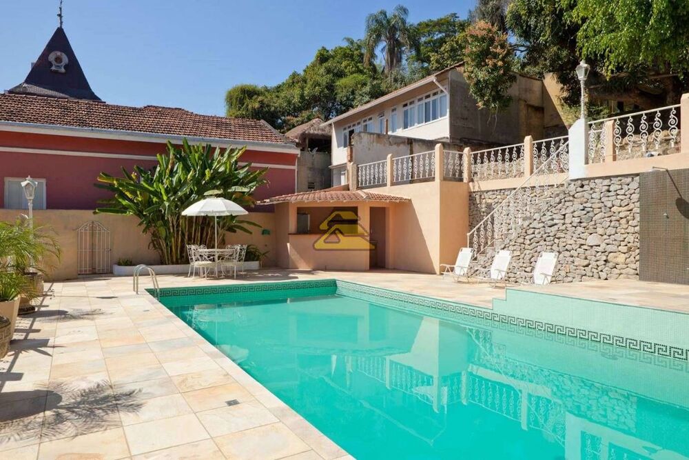 Casa à venda com 6 quartos, 450m² - Foto 1