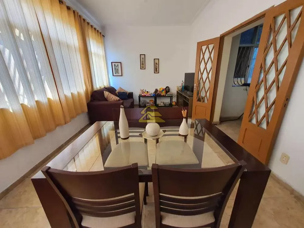 Casa, 6 quartos, 192 m² - Foto 1