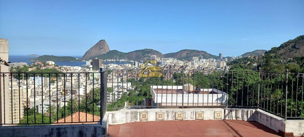 Casa, 4 quartos, 243 m² - Foto 1