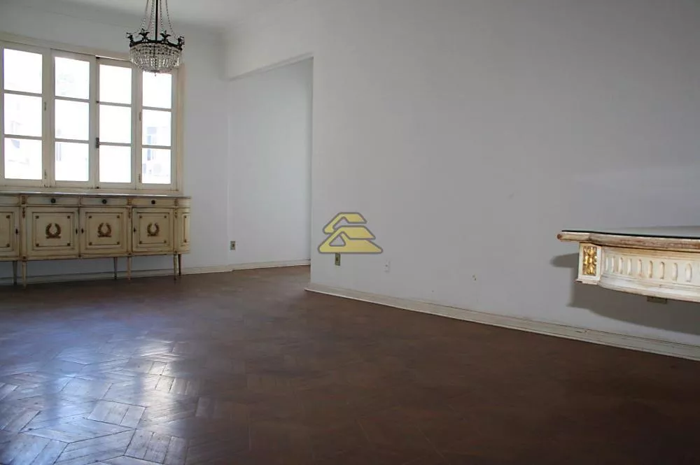 Apartamento à venda com 3 quartos, 135m² - Foto 2