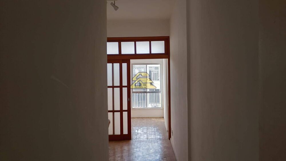 Apartamento à venda com 2 quartos, 68m² - Foto 2