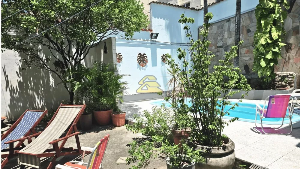Casa, 6 quartos, 225 m² - Foto 1