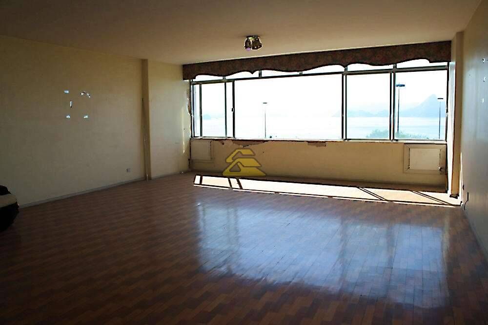 Apartamento à venda com 3 quartos, 233m² - Foto 2